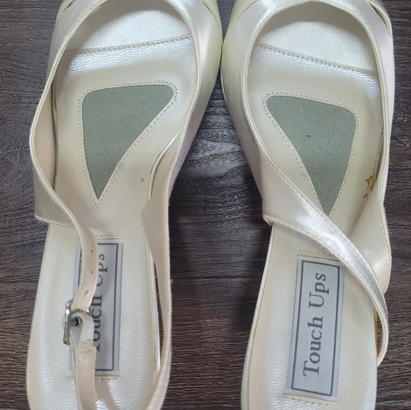 Ivory, Dyable, Satin Slingback Heel 9.5M - Picture 2 of 4